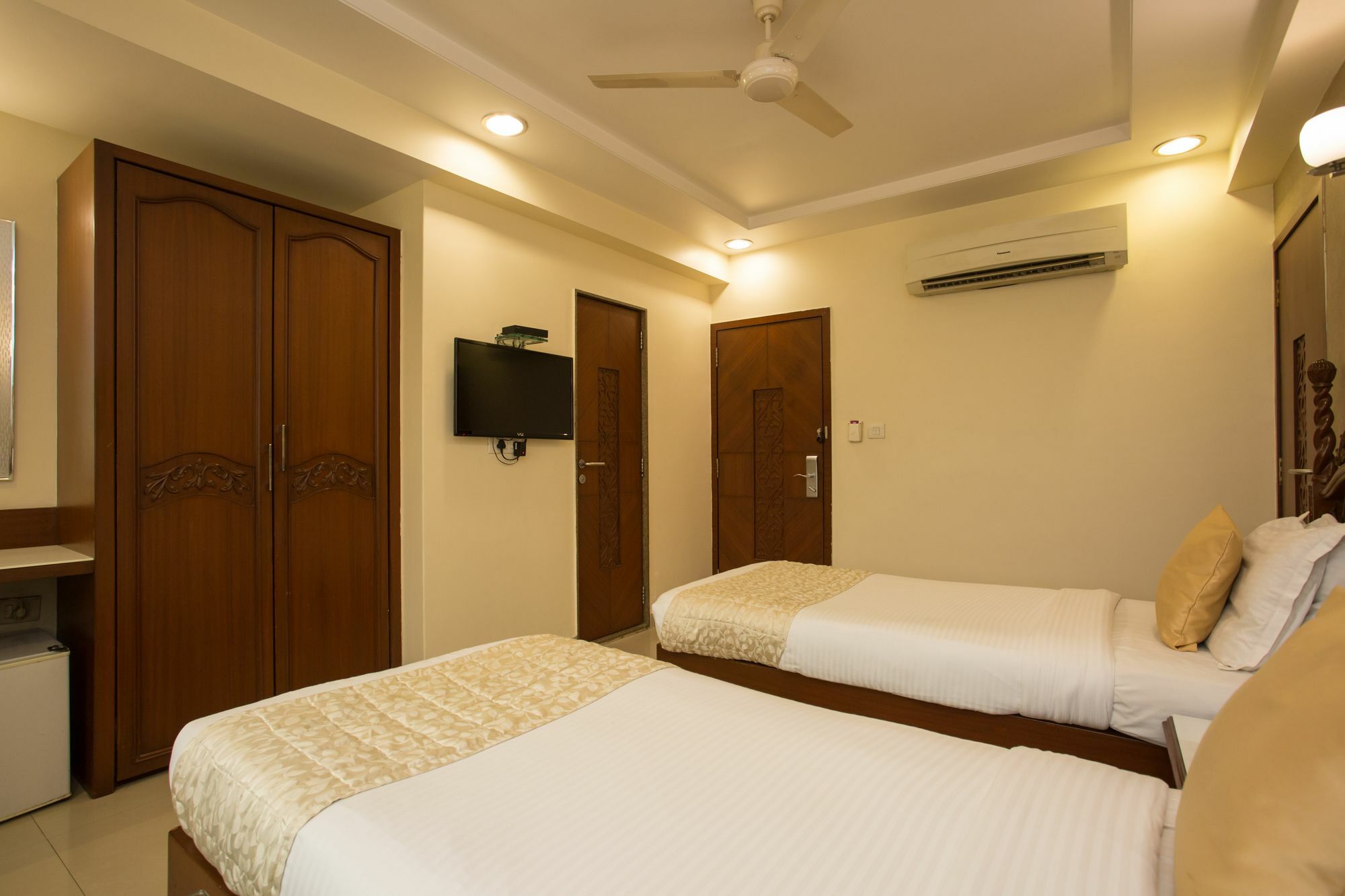 Oyo 10007 Hotel Grace Residency ムンバイ エクステリア 写真